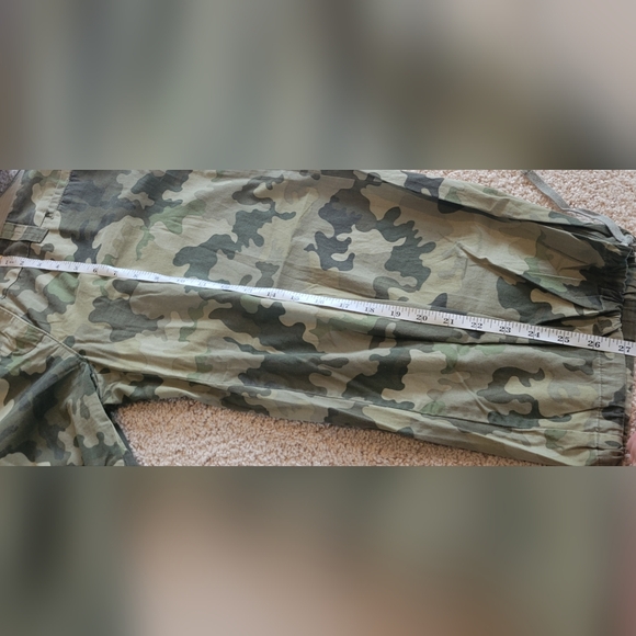 The Limited Camo Cropped Wide Leg - Picture 7 of 8